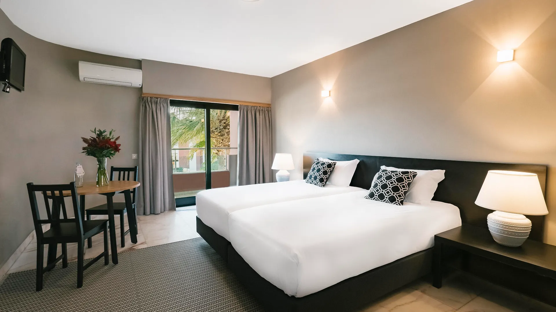 Aparthotel Topazio Vibe Beach Hotel & Apartments - Adults Friendly Albufeira